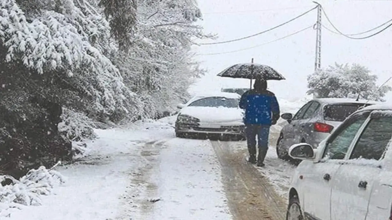 رياح قوية وأمطار وثلوج تجتاح ولايات جزائرية وسط توقعات باستمرار التقلبات الجوية